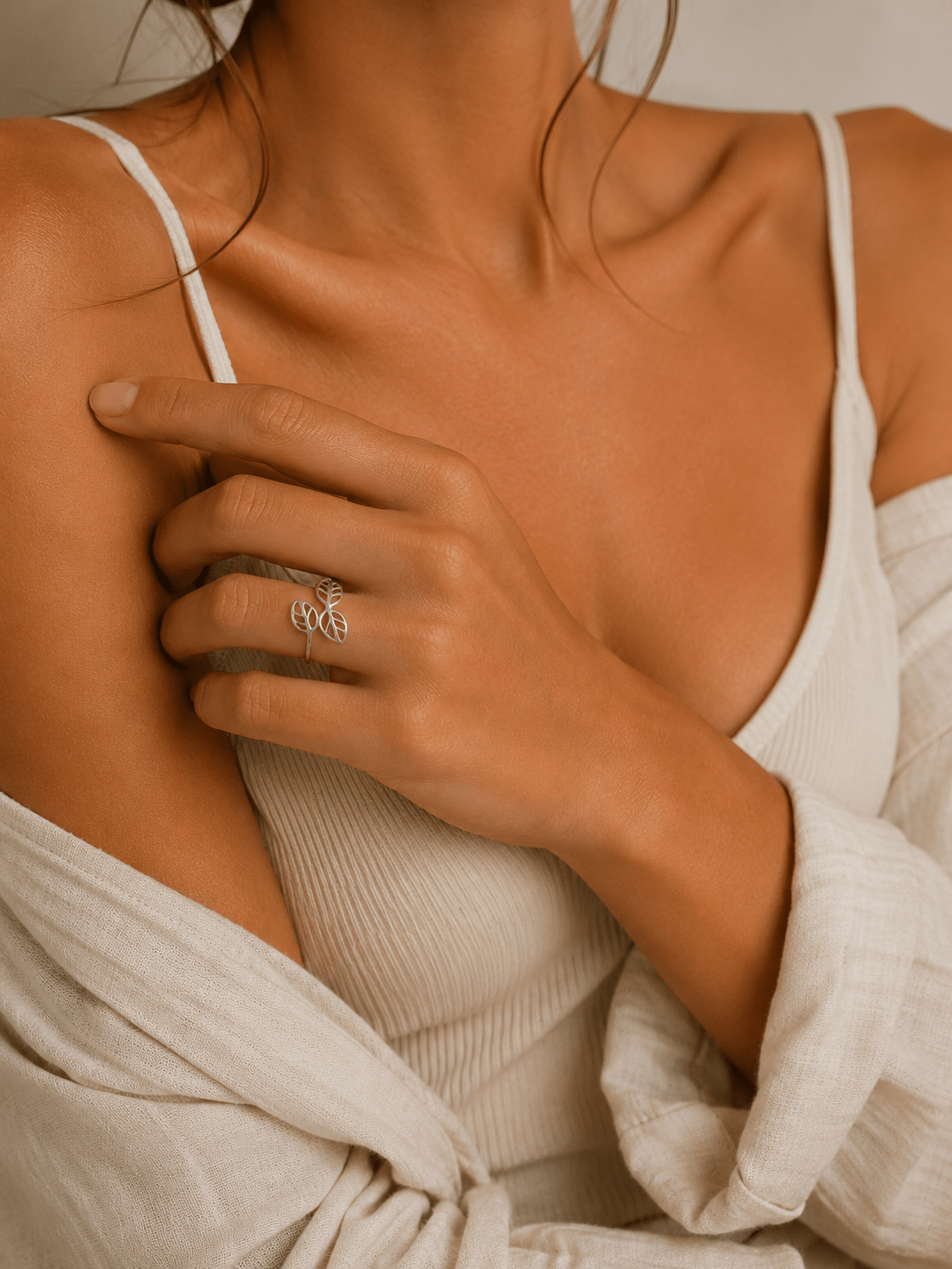 Anillo de hojas ovaladas - Imagen 2