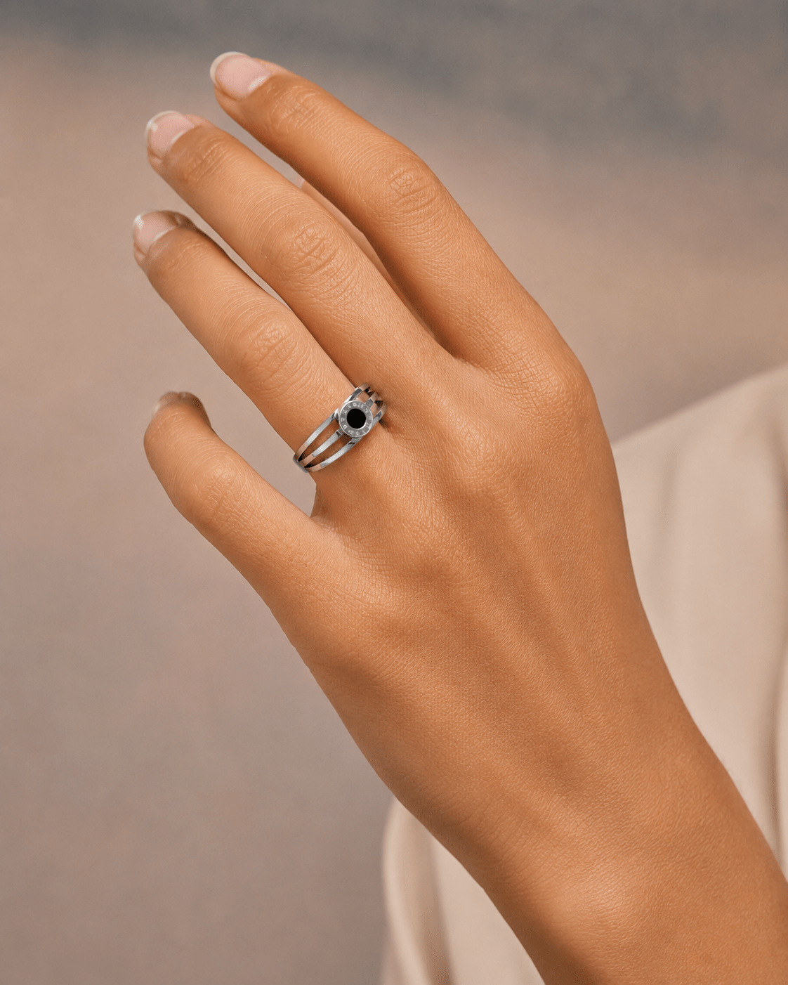 Anillo con piedra negra - Imagen 2