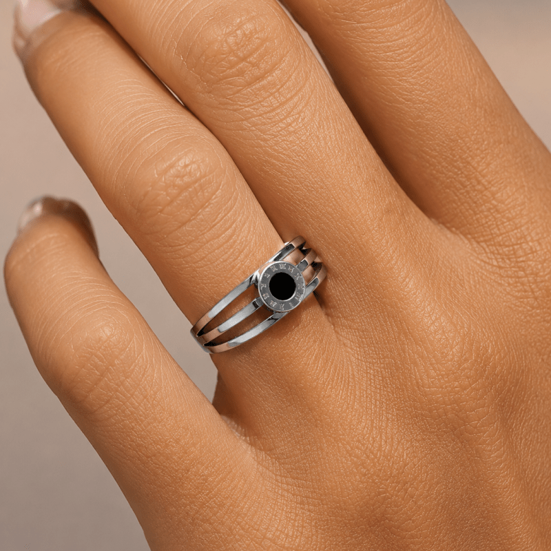 Anillo con piedra negra